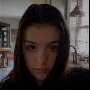 Meet your Posher, Adria